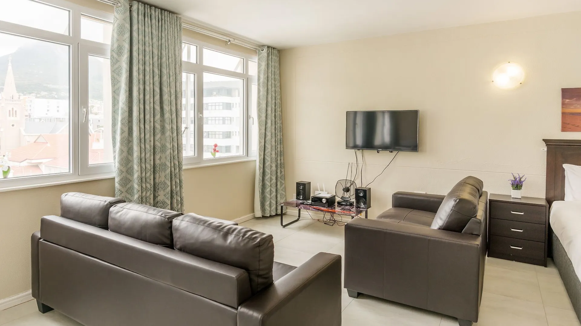 Senator Park Suite 1 Cape Town Apartment